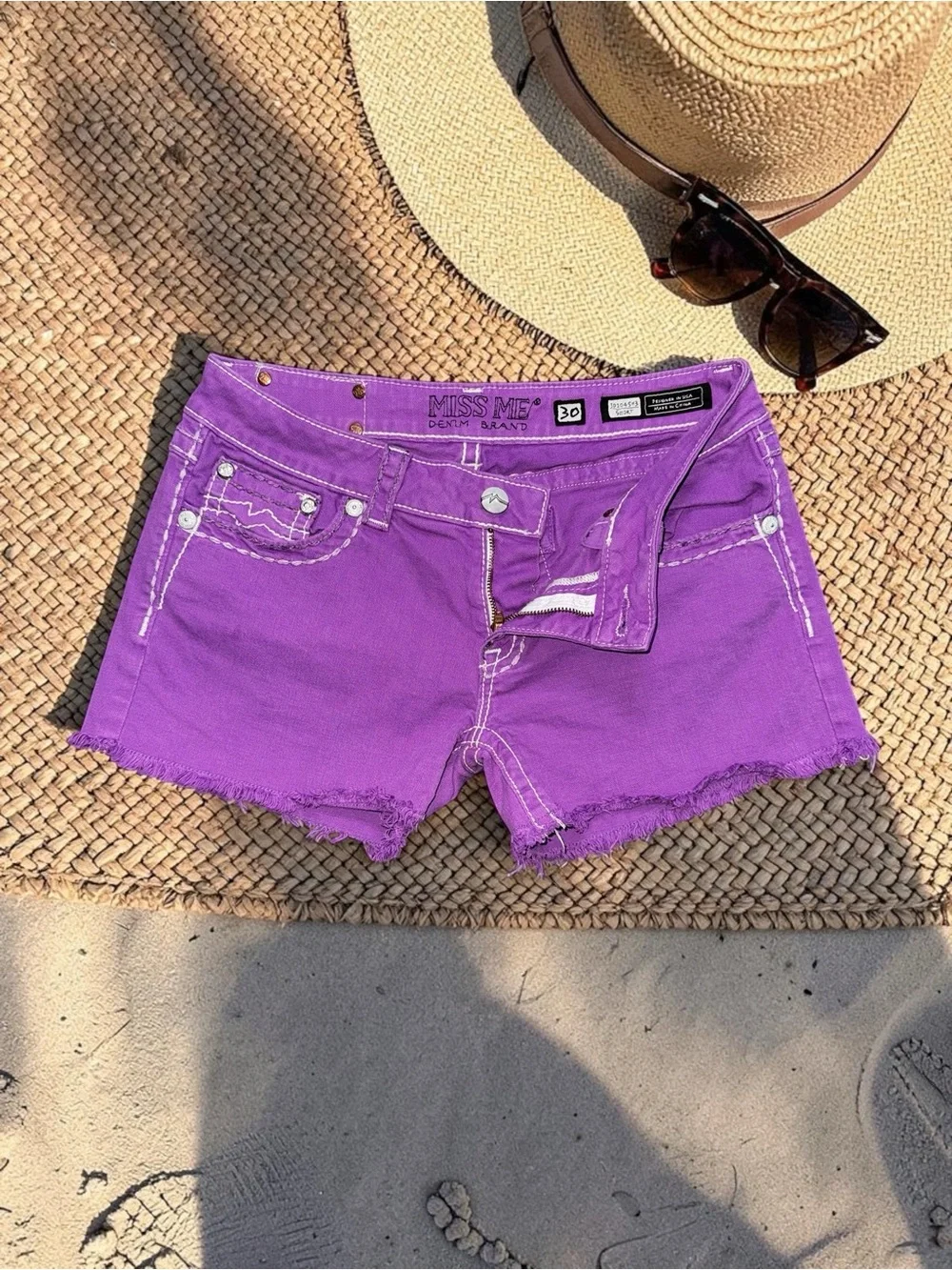 Miss Me Denim Brand  Plum Shorts Women’s Sz 30 Stretch Studded Rhinestone Frayed - Picture 3 of 4